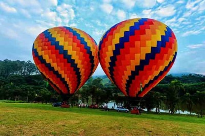 São Lourenço, um dos destinos mais encantadores do Sul de Minas Gerais, é repleto de belezas naturais e atrações imperdíveis. Venha com o Flipar para podermos conhecer os principais pontos turísticos da cidade, que comemorou 98 anos em 1º de abril! Esta é para quem deseja conhecer e se apaixonar por esse lugar único. -  (crédito: Reprodução de Instagram @balonismosaolourenco)