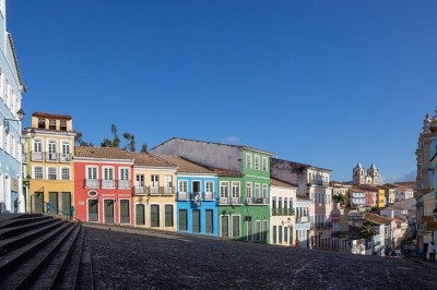 Popularmente conhecido como “Pelô”, o Pelourinho é conhecido por suas ruas de paralelepípedos, arquitetura colonial colorida e é um importante centro cultural e histórico.  -  (crédito: wikimedia commons 
Paul R. Burley)