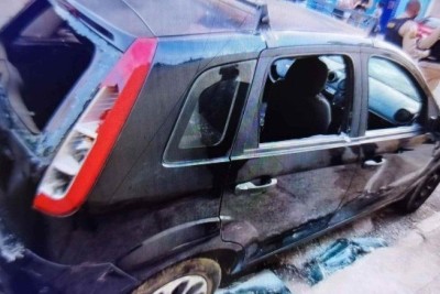 Carros das vítimas ficaram danificados em invasão de organizadas do Cruzeiro à churrasco de atleticanos -  (crédito: PMMG/Divulgação)