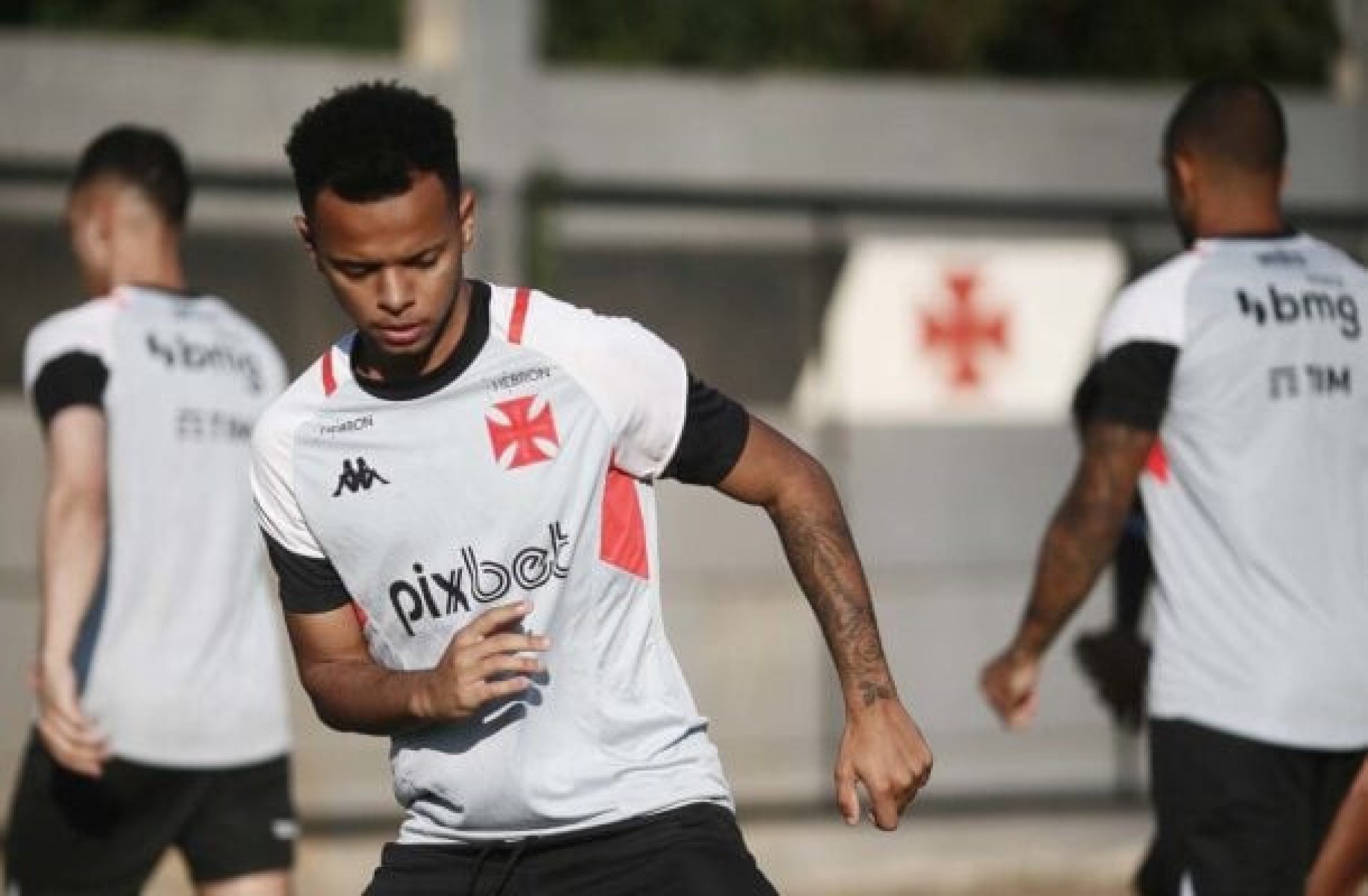 Reintegrado ao elenco do Vasco, Riquelme passará por avaliação minuciosa de Diniz