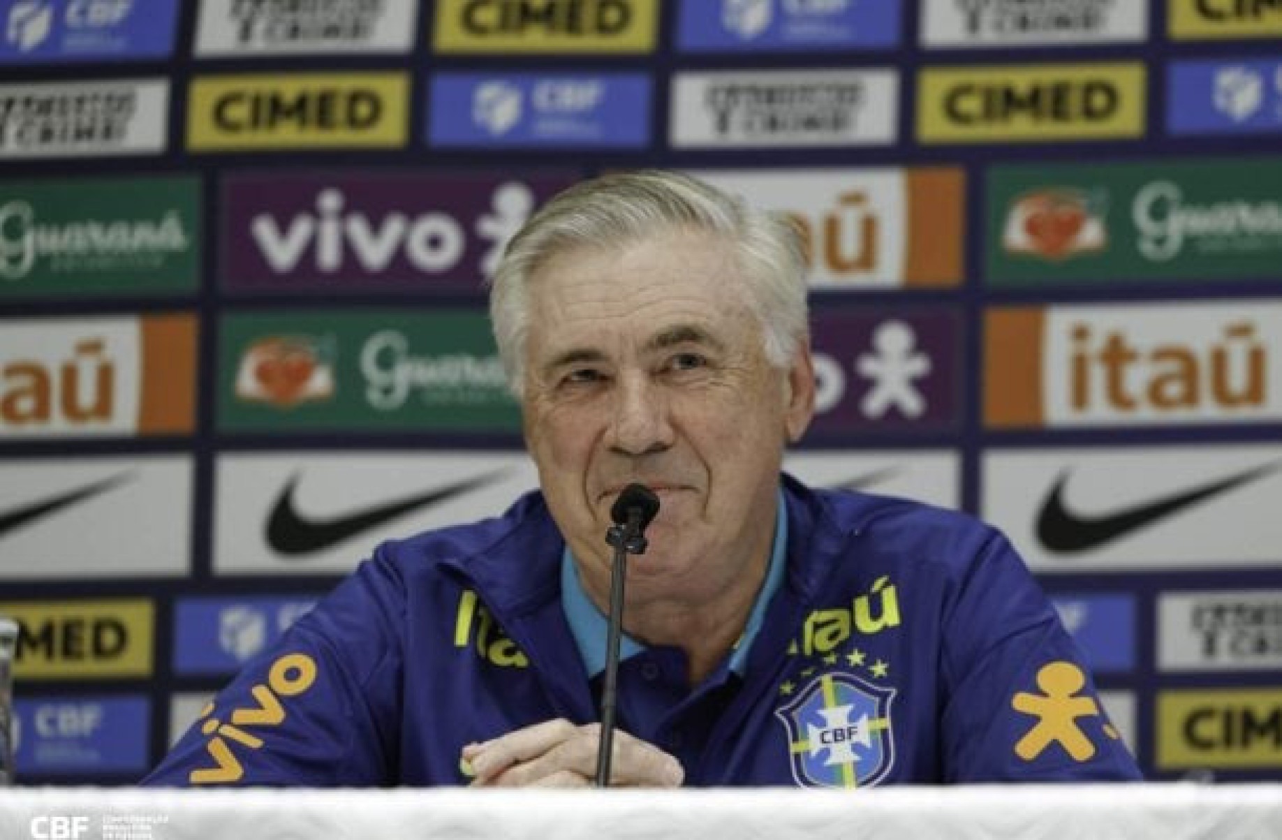 Ancelotti recebe trote na Seleção canta canção italiana