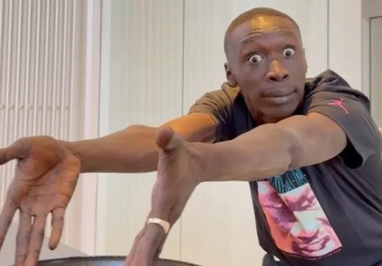 Khaby Lame, influenciador mais seguido do TikTok, é preso nos EUA