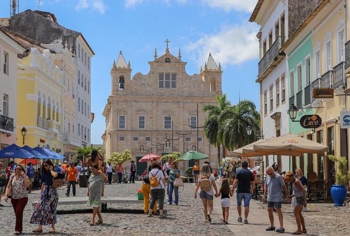 Além do Carnaval, o Pelourinho é palco de diversos eventos culturais ao longo do ano, como festivais de música, dança e teatro.