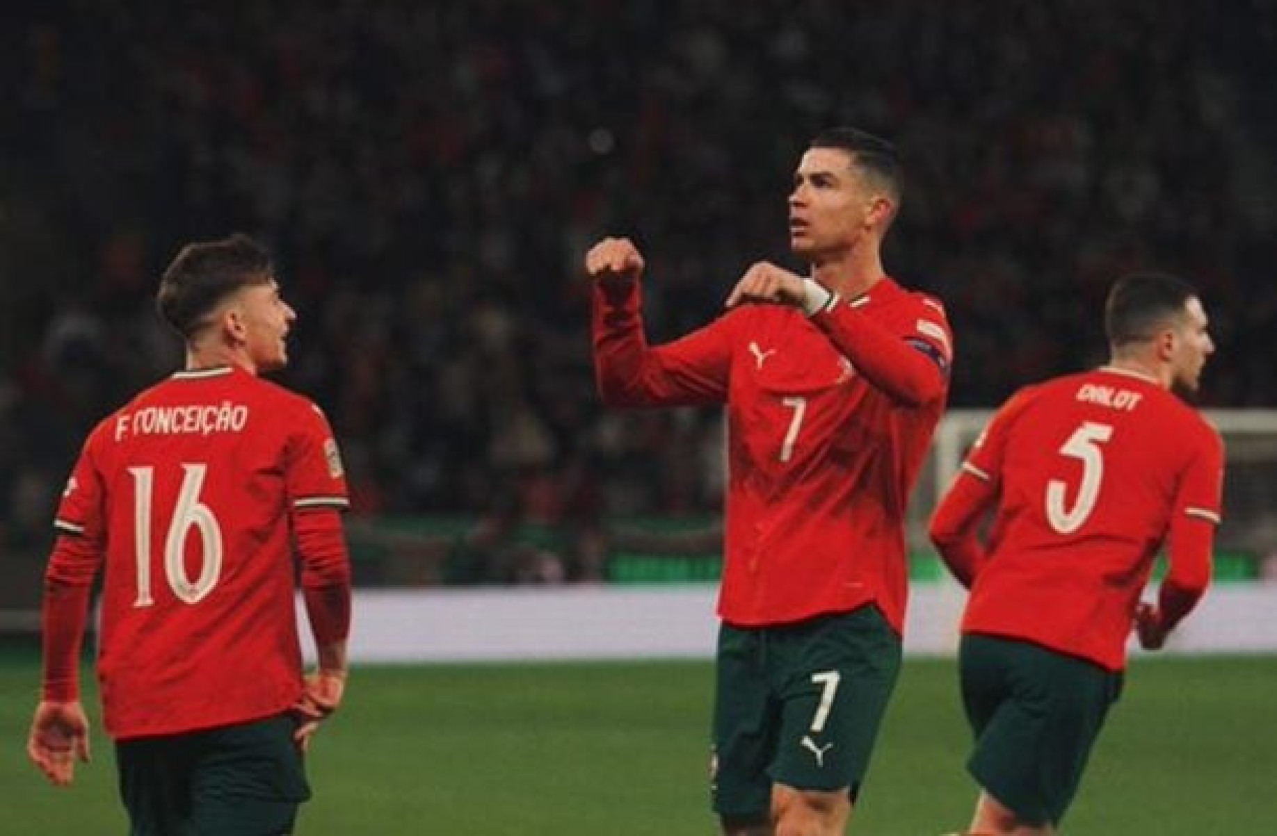 Cristiano Ronaldo afirma admirar Messi e não descarta a chance de jogarem juntos
