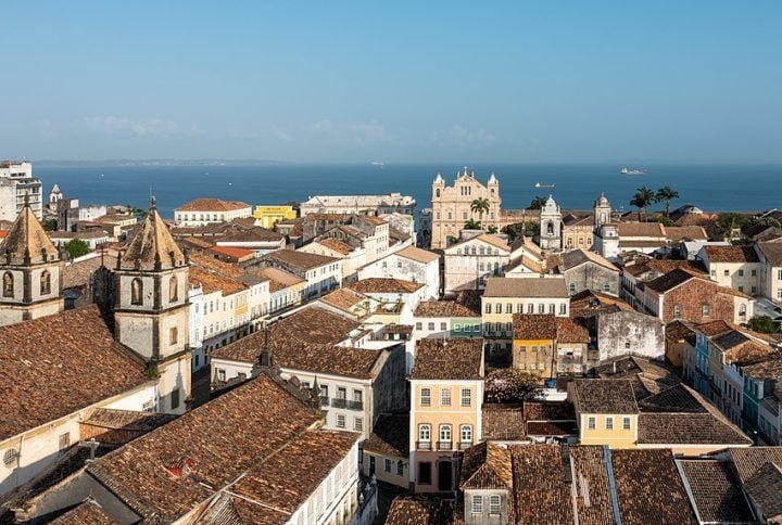 O local costuma ser constantemente referenciado na cultura popular, como em músicas, filmes, livros, etc.