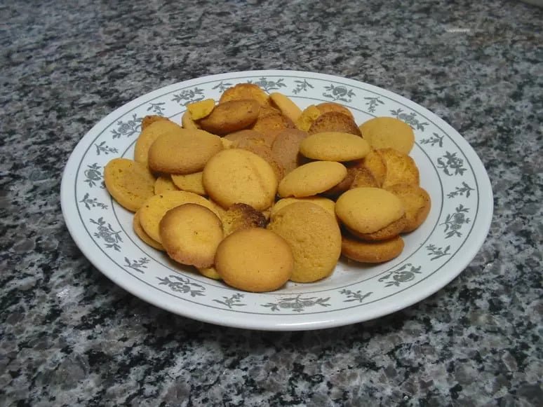 3. Tareco (nota 3,2): Biscoitos feitos com apenas quatro ingredientes e criados no estado de Pernambuco. O “prato” caiu no gosto do brasileiro, porém se tornou famoso depois que o cantor Flávio José nomeou uma de suas músicas como Tareco e Mariola.