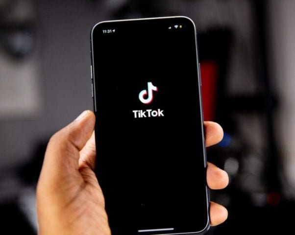 Mais tarde, a mulher compartilhou em seu perfil no TikTok uma explicação sobre como essa função a auxiliou.