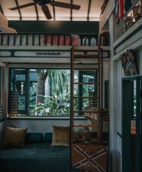 Um dos maiores desafios, segundo ele, foi mover os trens antigos, pesados e deteriorados para o terreno montanhoso onde queria construir o resort: “Contratamos um guindaste enorme que deve subir cerca de 70 metros no ar. Então 'voamos' os vagões e os colocamos na encosta. Foi um dia e tanto… Foi um guindaste muito caro, mas conseguimos fazer tudo em um dia”.