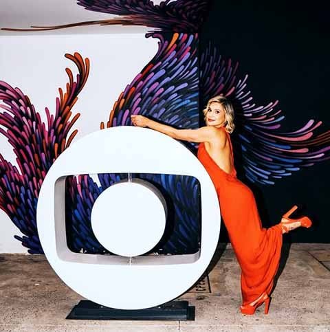 Com versatilidade, Flávia transita bem tanto no drama quanto na comédia, o que lhe garantiu espaço cativo nas principais produções da TV Globo por décadas.-Reprodução de Instagram @flaviaalessandra