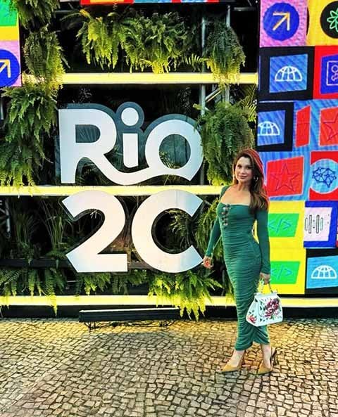 E é justamente essa mistura de talento, coragem e empatia que faz dela uma presença tão constante e querida nas casas dos brasileiros.-Reprodução de Instagram @flaviaalessandra