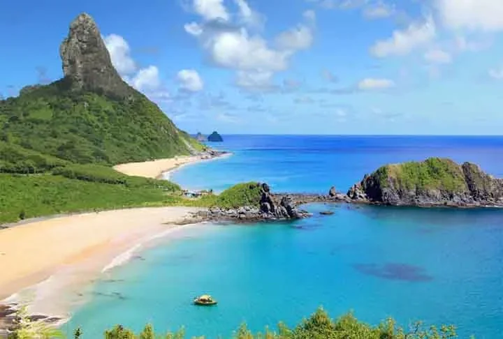 Além das praias urbanas e selvagens, como Porto de Galinhas (eleita uma das mais belas do Brasil), o estado abriga o arquipélago de Fernando de Noronha (foto), um paraíso ecológico e destino turístico internacional.- Divulgação Governo de Pernanbuco
