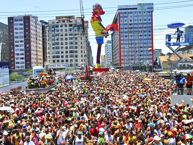 O Carnaval de Recife e Olinda é um dos mais famosos do país, especialmente o Galo da Madrugada, considerado o maior bloco carnavalesco do mundo.