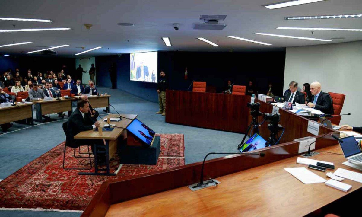 O tenente-coronel Mauro Cid, ex-ajudante de ordens de Bolsonaro, prestou depoimento durante mais de quatro horas no STF - (crédito: TON MOLINA/STFl) O tenente-coronel Mauro Cid, ex-ajudante de ordens de Bolsonaro, prestou depoimento durante mais de quatro horas no STF - (crédito: TON MOLINA/STFl)