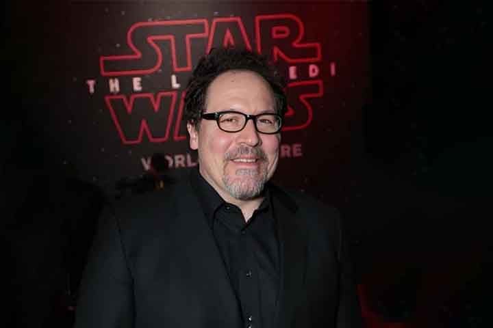 Criada por Jon Favreau (foto) e lanÃ§ada junto com a estreia da plataforma Disney+, "The Mandalorian" se tornou rapidamente um dos maiores sucessos da saga criada por George Lucas. 