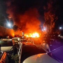 Incêndio atinge pátio do Detran em Sabará e destrói pelo menos 38 veículos - Divulgação/CBMMG
