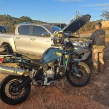 Motociclistas da PRF recuperam na BR-262 Hilux furtada em BH - PRF/Divulga&ccedil;&atilde;o