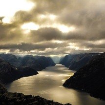 Recortes exuberantes entre montanhas: belos fiordes pelo mundo - Imagem de Noel Bauza por Pixabay

