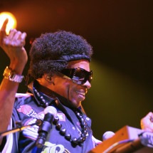 Morre Sly Stone, pioneiro do funk norte-americano 