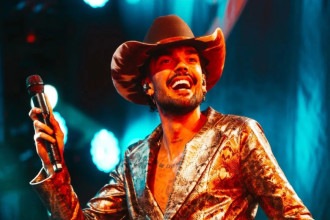 Cantor sertanejo relata pânico em voo com gelo e pancada de chuva