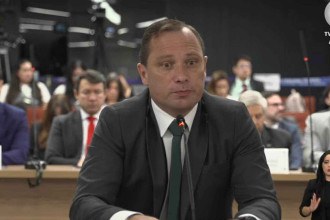 Cid diz que Bolsonaro editou minuta golpista ao lado de Filipe Martins