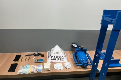 O material foi apreendido e encaminhado à delegacia da Polícia Civil -  (crédito: Divulgação/PMMG)