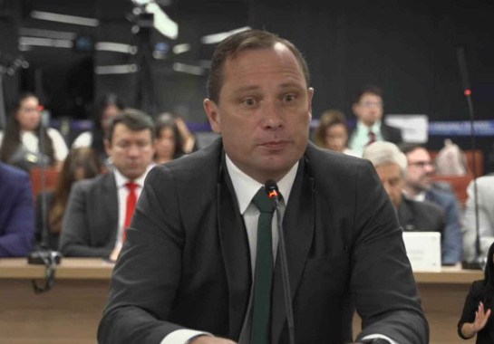 Cid diz que Bolsonaro editou minuta golpista ao lado de Filipe Martins