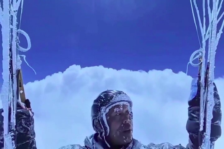 Agora, as autoridades da China estão investigando o caso, uma vez que o voo não tinha permissão oficial para acontecer. Por ora, ele está proibido de voar novamente por seis meses.