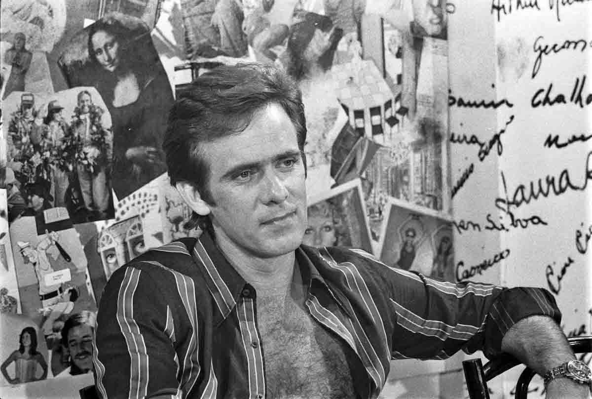 Francisco buscava uma profissÃ£o estÃ¡vel e desejava ser advogado, mas, ao entrar em contato com a Escola de Arte DramÃ¡tica de Alfredo Mesquita, decidiu ser ator. 
