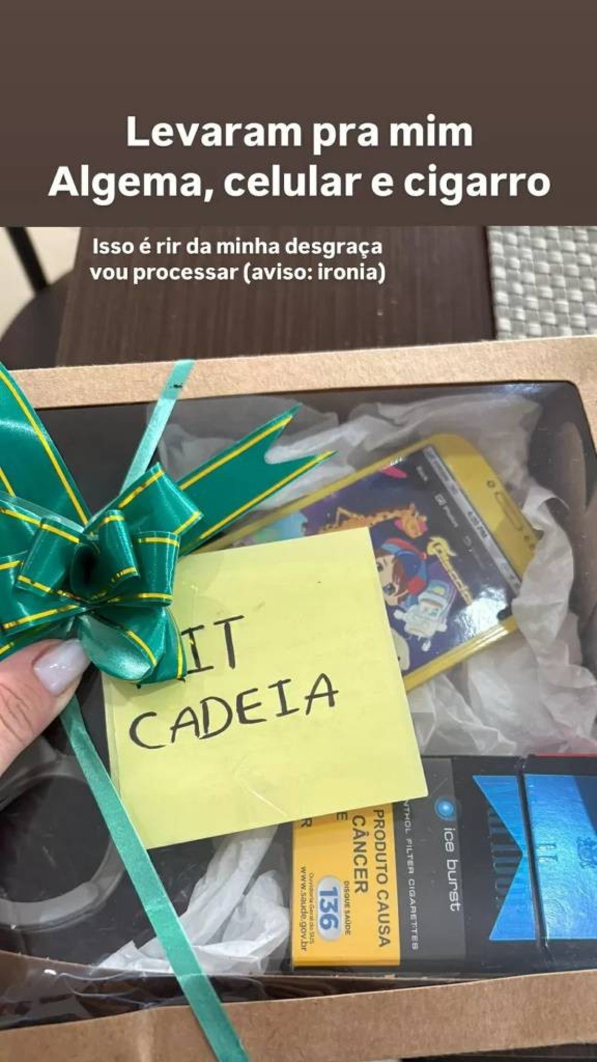 Publicação de Leo Lins que apresenta 'Kit Cadeia' 