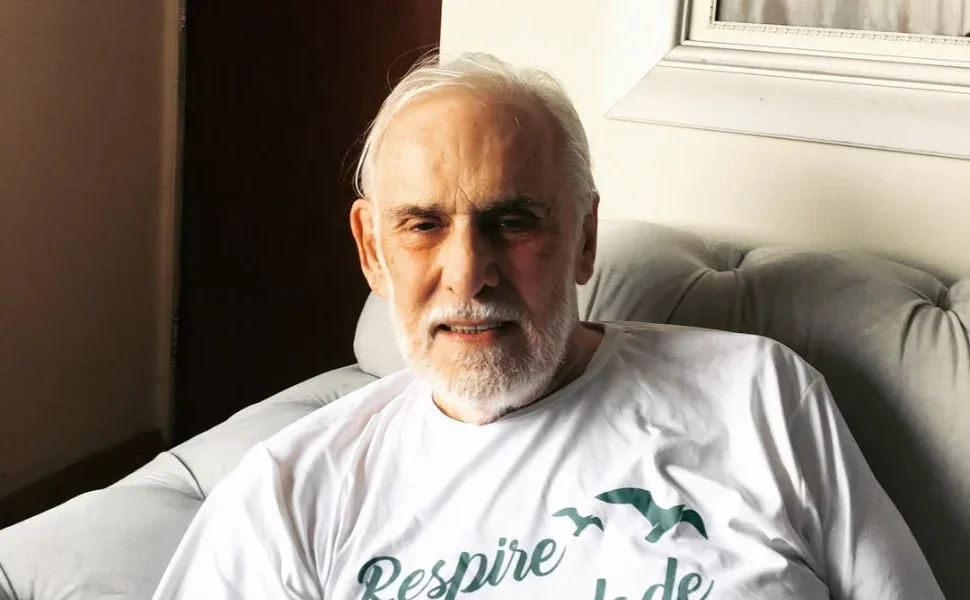 “Tenho alguns problemas de saúde, de locomoção, mas é suportável”, afirmou Cuoco na entrevista. 
