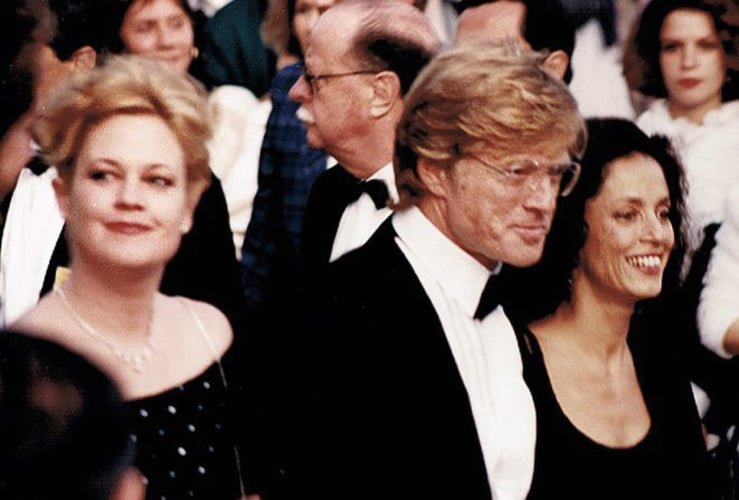 Além do reconhecimento do talento, a atriz também teve repercussão no exterior por romances com astros do cinema. Ela namorou Robert Redford de junho de 1987 a abril de 1988. Na época ele foi com ele ao festival de Cannes (foto), pois ele dirigiu "Rebelião em Milagro"