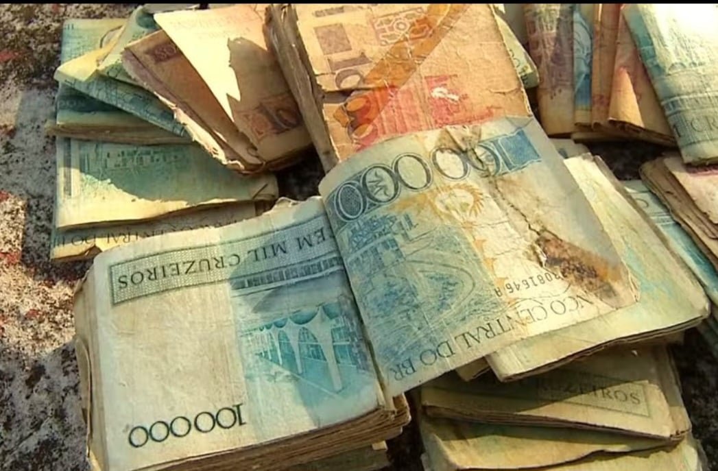 Se King encontrou um simples presente, em outubro de 2024 dois irmãos que vivem em Araguaína, no norte do Tocantins, descobriram 32 milhões guardados em mala que pertencia ao pai deles. Seria uma fortuna, não fosse um "detalhe": o dinheiro é do século passado.