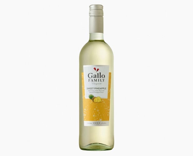 Existem inúmeros outros tipos de vinhos, como os de abacaxi, morango, caju, banana, beterraba, e até mesmo romã.