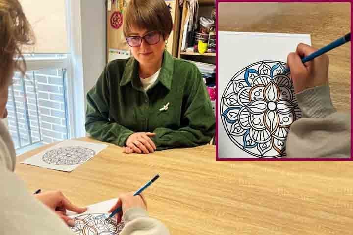 VÃ¡rios psicÃ³logos costumam utilizar mandalas para tÃ©cnicas de relaxamento  estimulando a expressÃ£o emocional dos pacientes que ajuda no tratamento.
 