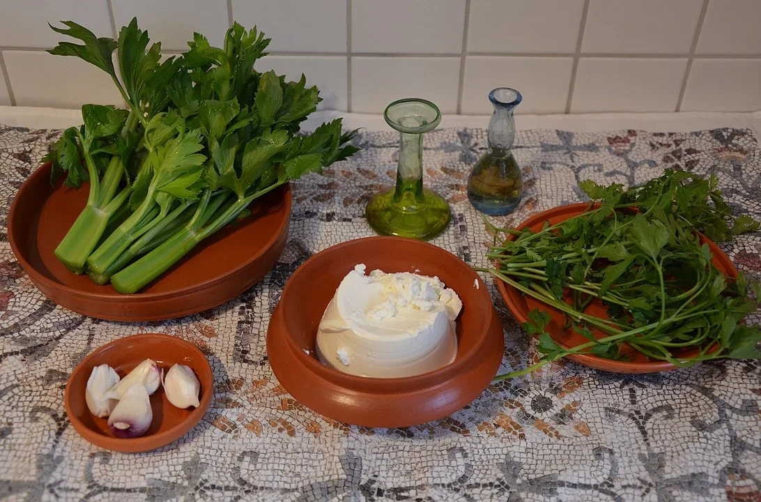 Alguns queijos, como o minas e o cottage, possuem probióticos que auxiliam na saúde da microbiota intestinal. Isso melhora a digestão e a absorção de nutrientes.