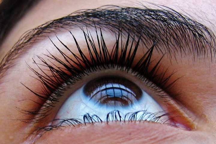 Iniciar a limpeza sempre pelo mesmo olho: esse hÃ¡bito reduz as chances de confusÃ£o entre as lentes, garantindo que cada uma seja colocada no olho correto.