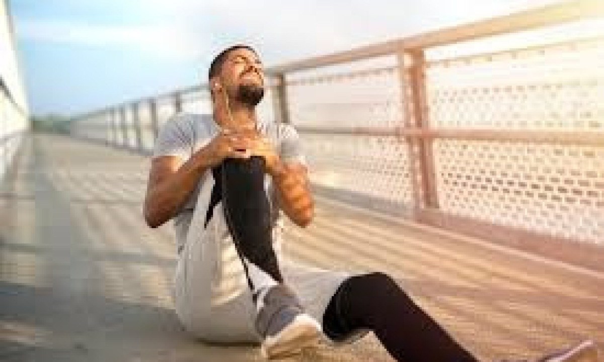 O primeiro o após qualquer lesão é buscar avaliação com um profissional capacitado — idealmente, um médico do esporte ou ortopedista com experiência em medicina esportiva - (crédito: Freepik) O primeiro o após qualquer lesão é buscar avaliação com um profissional capacitado — idealmente, um médico do esporte ou ortopedista com experiência em medicina esportiva - (crédito: Freepik)