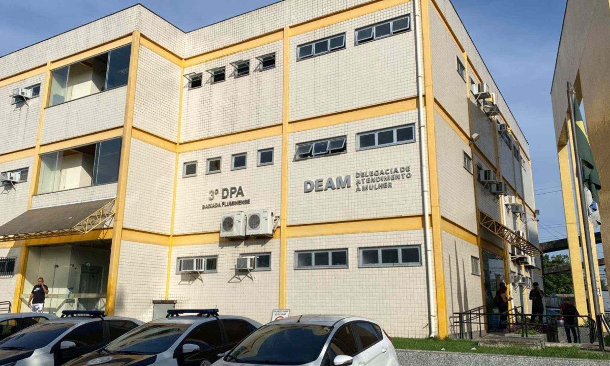 Delegacia de Atendimento à Mulher, em Duque de Caxias, na Baixada Fluminense (RJ) -  (crédito: Tatiana Campbell / Super Rádio Tupi)