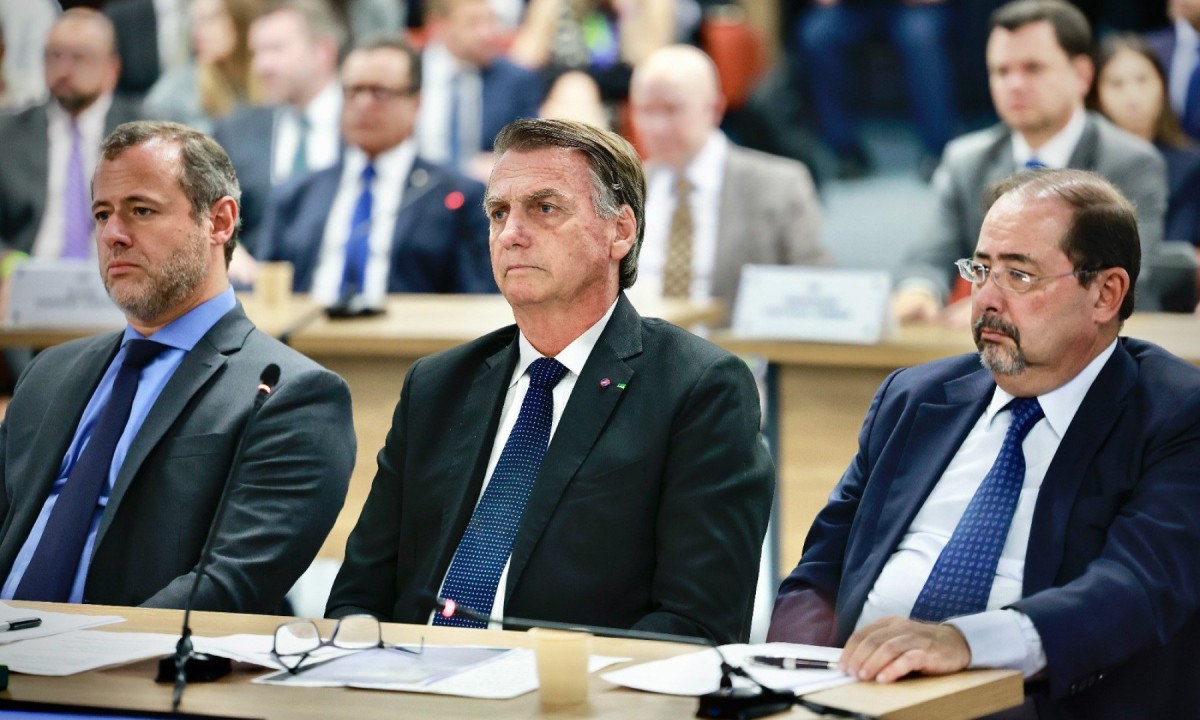O ex-presidente Jair Bolsonaro presta depoimento em inquérito ao Supremo Tribunal Federal em julgamento por tentativa de golpe de Estado -  (crédito: Fellipe Sampaio/STF)