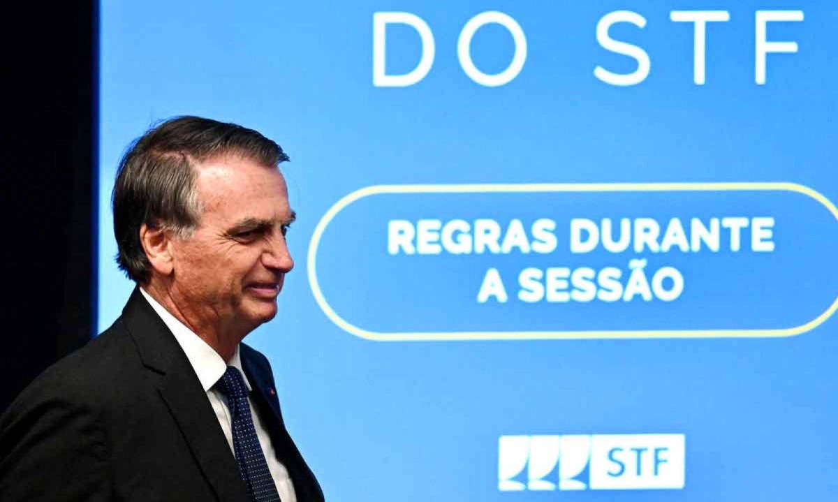 Descontraído, o ex-presidente Jair Bolsonaro (PL) convidou o ministro Alexandre de Moraes para ser seu vice-presidente em 2026 - (crédito: Evaristo SA/AFP) Descontraído, o ex-presidente Jair Bolsonaro (PL) convidou o ministro Alexandre de Moraes para ser seu vice-presidente em 2026 - (crédito: Evaristo SA/AFP)