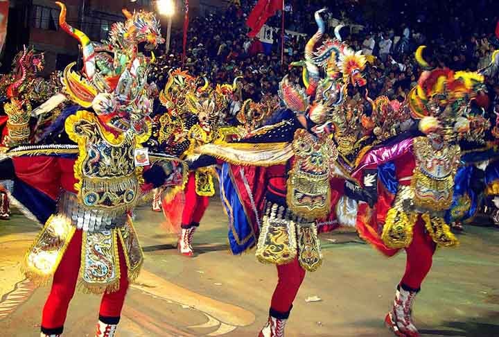 A Diablada Ã© uma danÃ§a tradicional da BolÃ­via, criada em Oruro. Caracteriza-se pela mÃ¡scara de demÃŽnio usada pelos danÃ§arinos e a mistura de apresentaÃ§Ãµes teatrais dos espanhÃ³is e cerimÃŽnias religiosas andinas. Ela Ã© danÃ§ada no Carnaval de Oruro, assim como no Chile e Peru. 