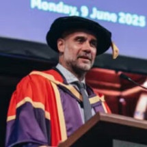 Em discurso por doutorado, Guardiola critica ataques em Gaza: &#8216;Não é sobre ideologia&#8217; - No Ataque Internacional