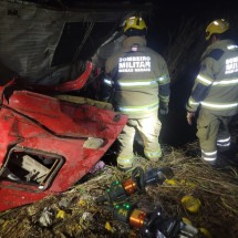 MG: motorista morre em capotamento de caminhão com melões na BR-251 - Divulgação/CBMMG