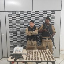Polícia apreende drogas e armas em imóvel em ruínas no interior de Minas - Reprodução: PMMG