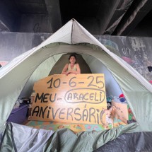 'Meu aniversário': mulher em situação de rua emociona com placa em BH - Ed&eacute;sio Ferreira/EM/D.A Press