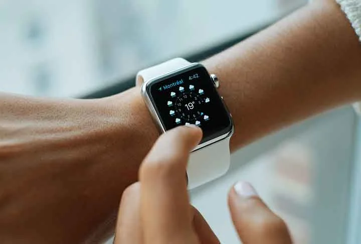 Algumas funções avançadas, como GPS, monitores de frequência cardíaca e conectividade com smartphones foram introduzidas.