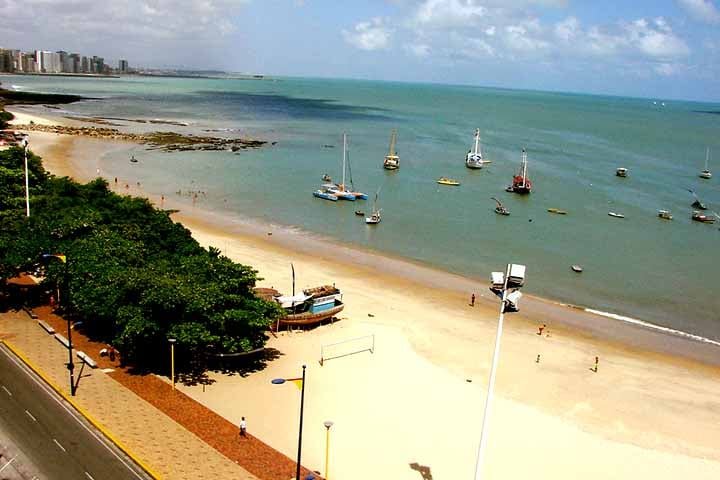 Esse destaque é mais que simbólico: ele comprova uma combinação de clima estável, baixos índices de poluição e resiliência ambiental que favorece a vida urbana e atrai olhares de quem busca qualidade de vida aliada à beleza natural.