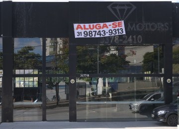 Loja de de carros de luxo localizada na Avenida Barão Homem de Melo, no Bairro Nova Granada, é alvo de denúncias de estelionato -  (crédito: Leandro Couri/EM/D.A Press)