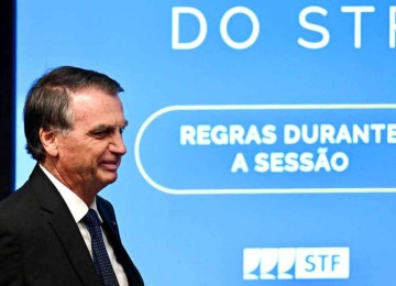 Descontraído, o ex-presidente Jair Bolsonaro (PL) convidou o ministro Alexandre de Moraes para ser seu vice-presidente em 2026 -  (crédito: Evaristo SA/AFP)