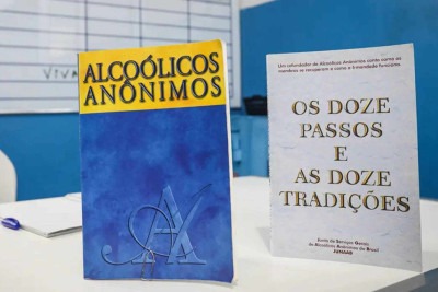Livros editados pelos Alcoólicos Anônimos -  (crédito:  Alcóolicos Anônimos/Divulgação)